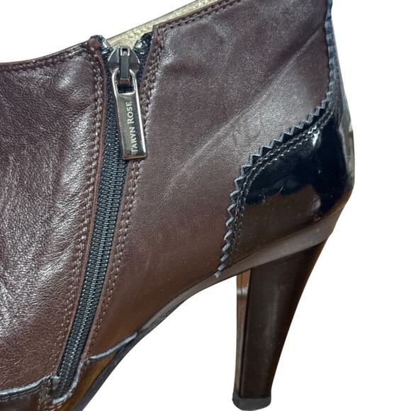 Taryn Rose Brown Black Wingtip Leather Ankle Boots Booties Heels Shoes 38.5 8.5 - Picture 4 of 16